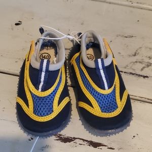 Toosbuy navy and yellow water shoe